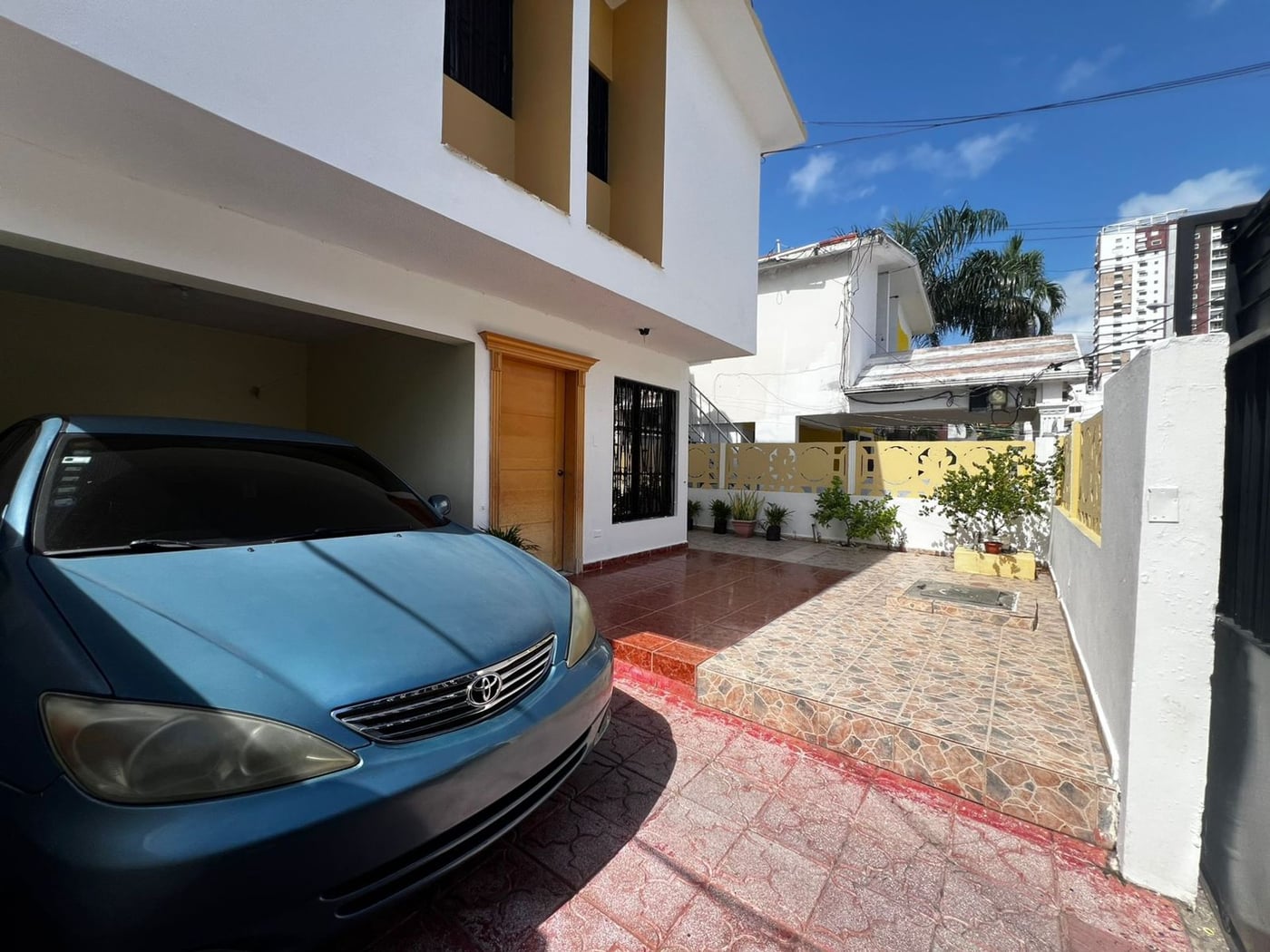 CASA DE VENTA DE 3 NIVELES EN ALMA ROSA I – foto 1