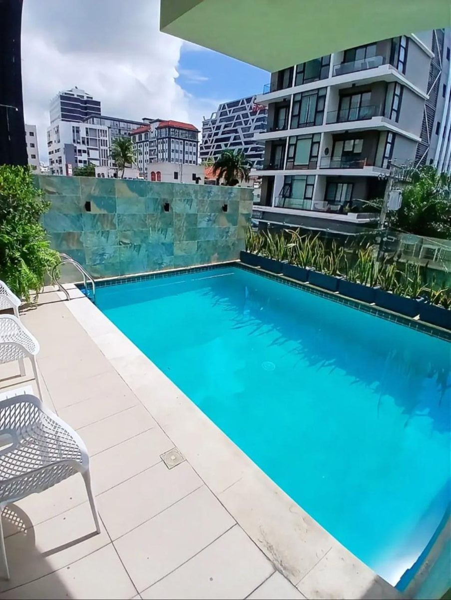 Piso alto de 2 habitaciones con vista frontal en Piantini – foto 1