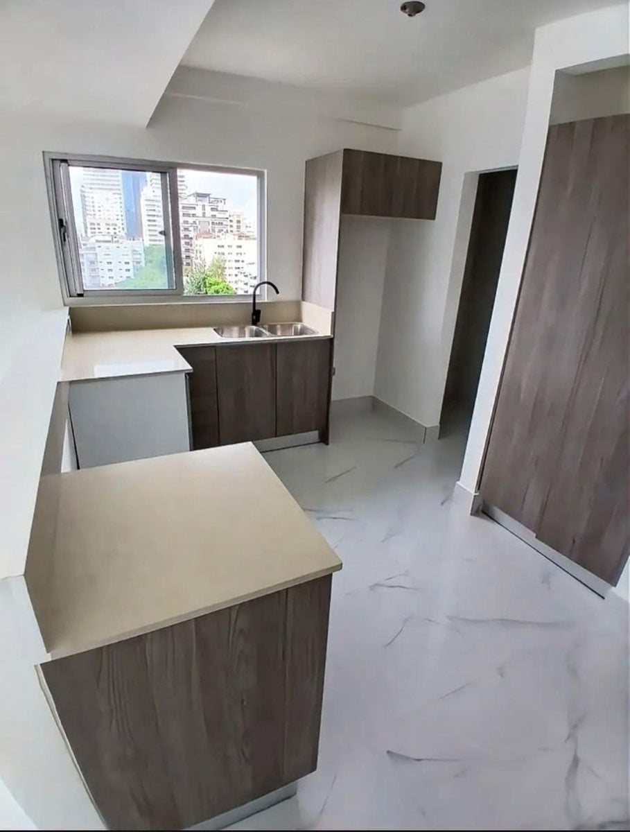 Piso alto de 2 habitaciones con vista frontal en Piantini – foto 4