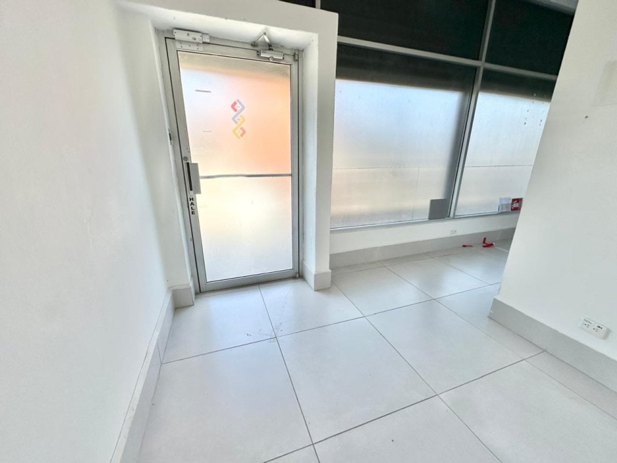 Local comercial en alquiler 165 m² herrera santo d – foto 5