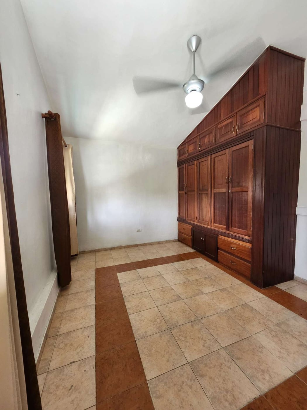 CASA DE 2 NIVELES 4 HAB EN ALMA ROSA II – foto 8