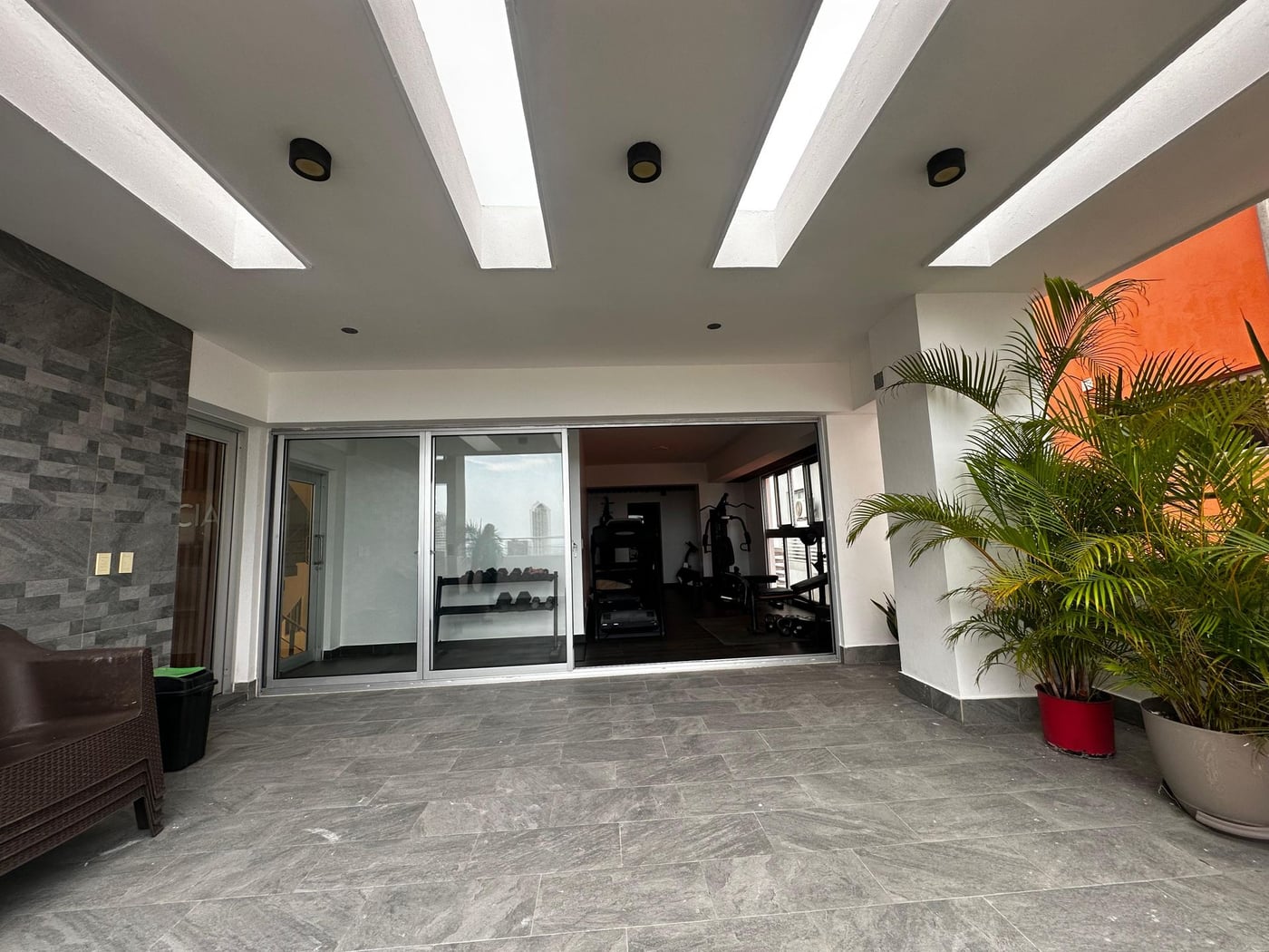 APARTAMENTO ALQUILER AMUEBLADO EN BELLA VISTA – foto 2