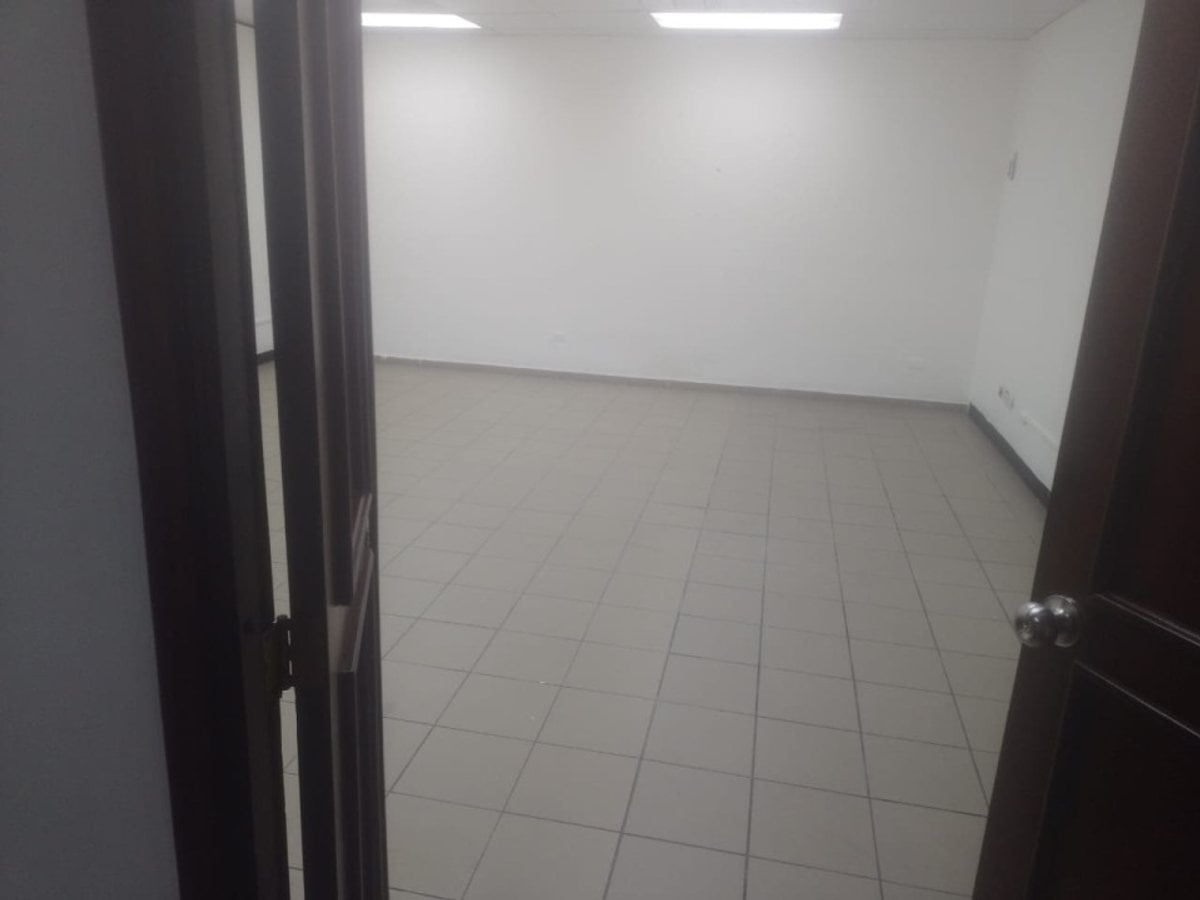 Local Comercial en Alquiler en La Julia – foto 7