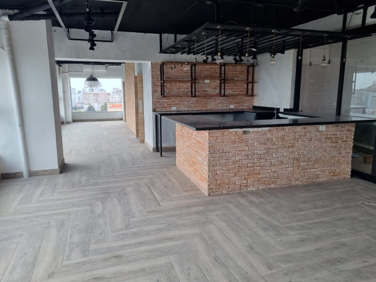 Local Comercial En Ensanche Serralles, Santo Domin – foto 1