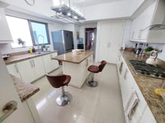 Exclusivo apartamento en Piso 11 con 5 parqueos – foto 9