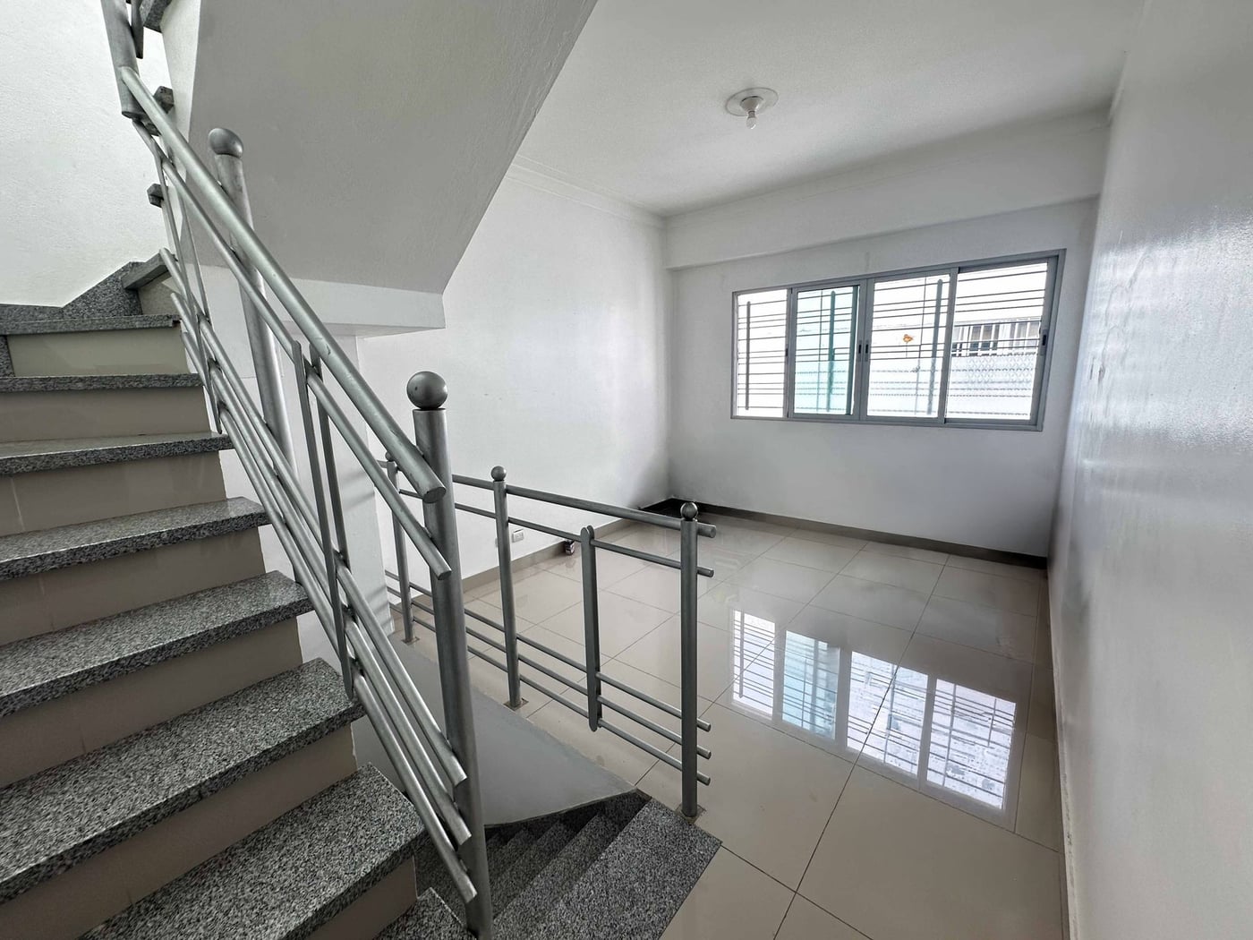 APARTAMENTO 2 NIVELES CON TERRAZA EN EL MILLON – foto 2