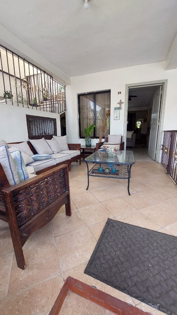 Casa ideal para negocio, próximo a parada del metro – foto 1