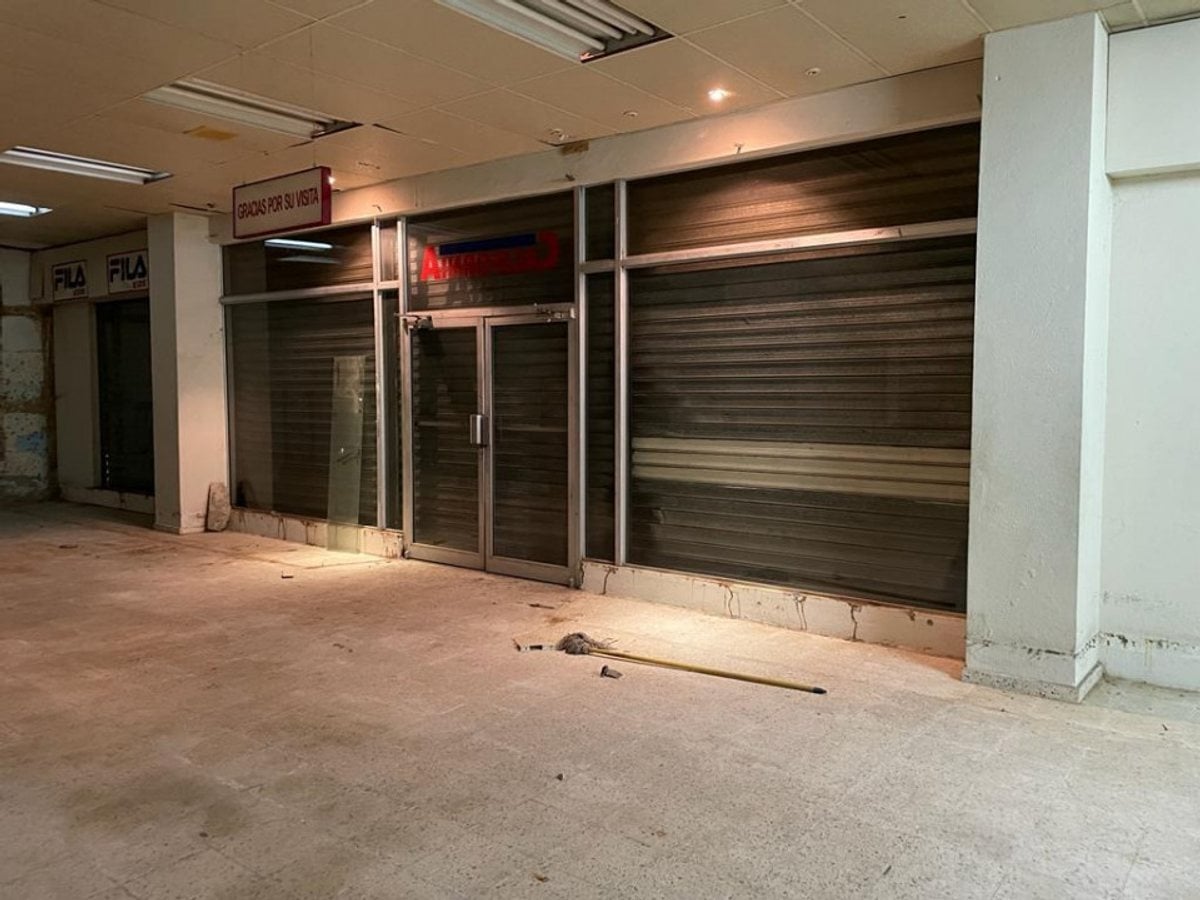 Edificio comercial en venta con parqueo en la zona – foto 4
