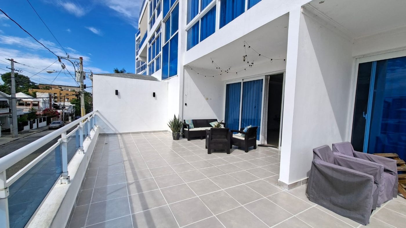Amplio apartamento 2do piso terraza Distrito Nac. – foto 3
