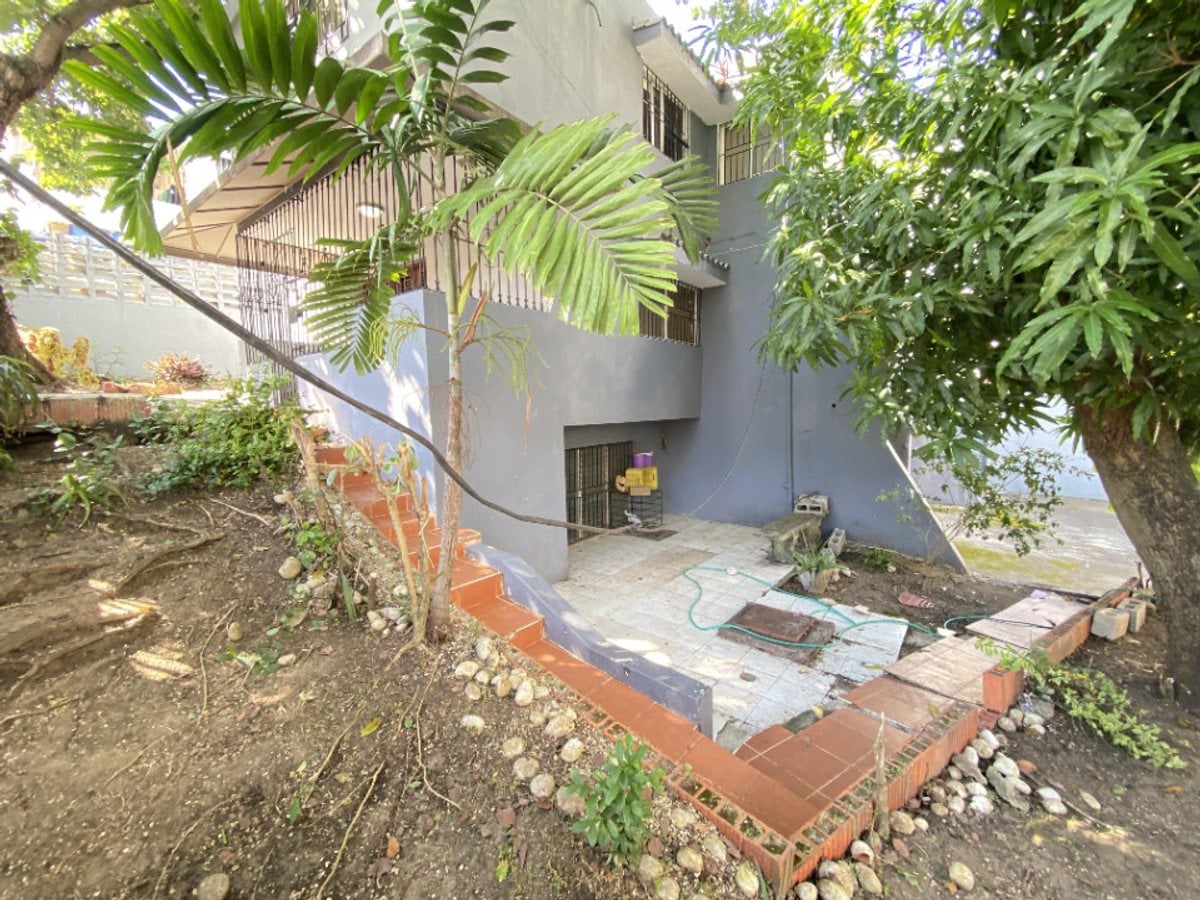 Solar con verja RD$15MM – foto 7