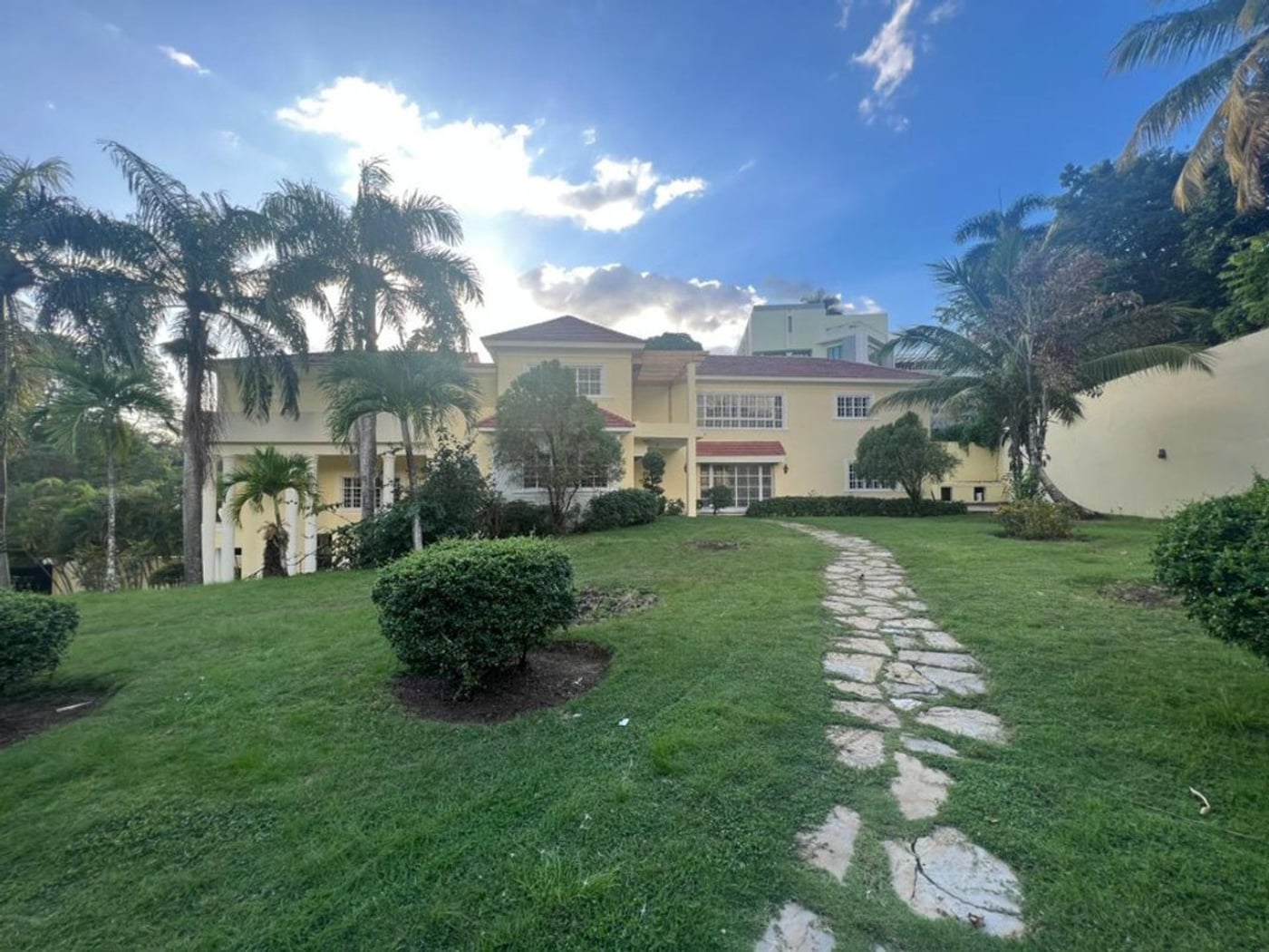 CASA EN VENTA 3 DORMITORIOS ALTOS DE ARROYO HONDO – foto 1