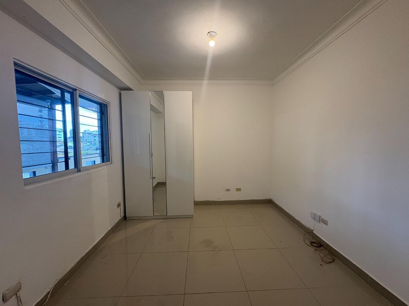 APARTAMENTO CON TERRAZA 2 HABS Y ESTUDIO – foto 3