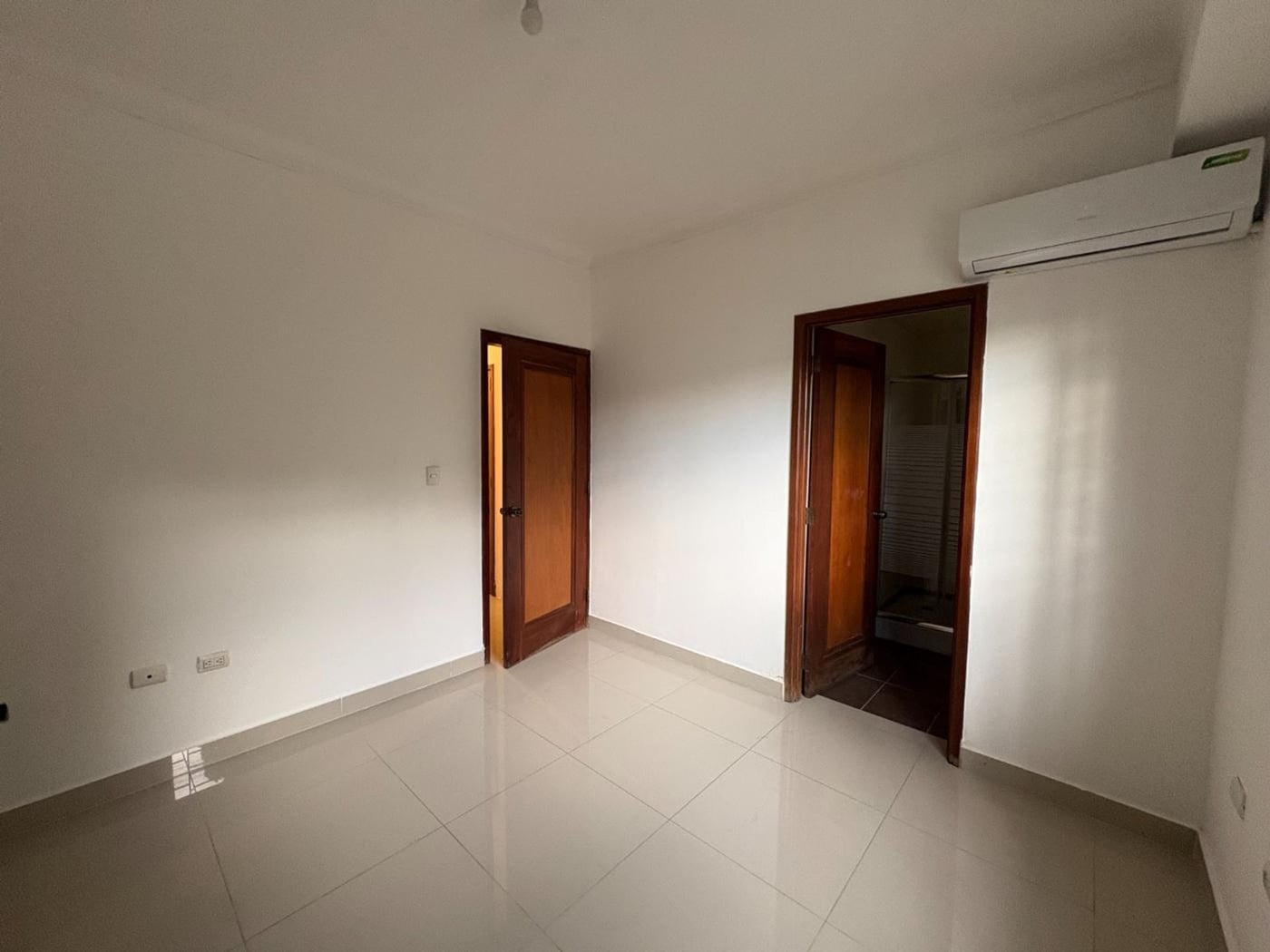 APARTAMENTO CON TERRAZA 2 HABS Y ESTUDIO – foto 10