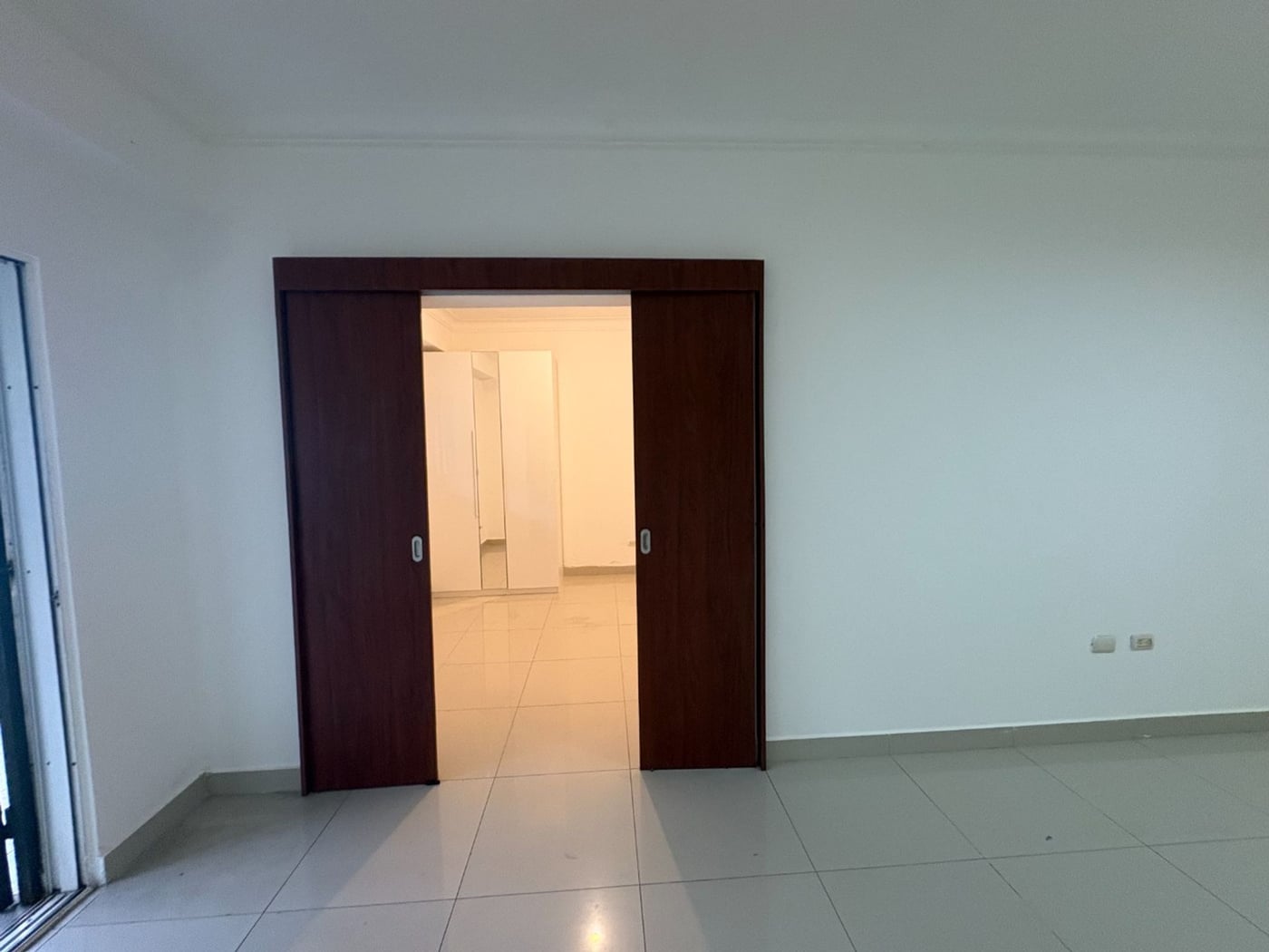 APARTAMENTO CON TERRAZA 2 HABS Y ESTUDIO – foto 4