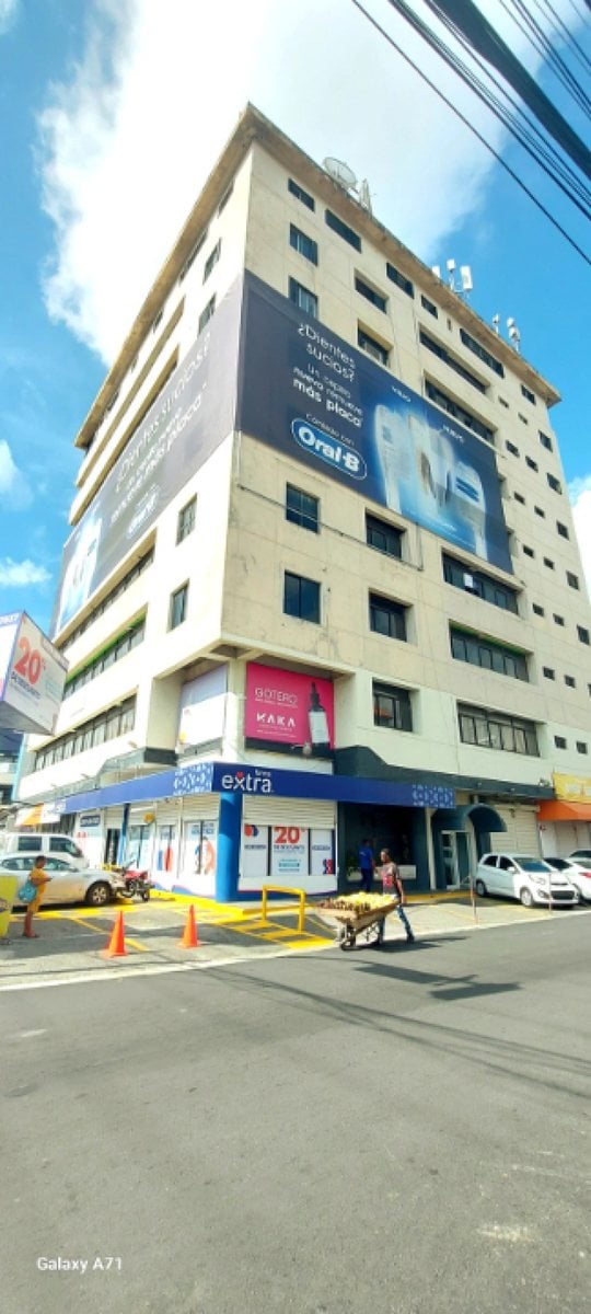 Local comercial en alquiler | av. núñez de cáceres – foto 1