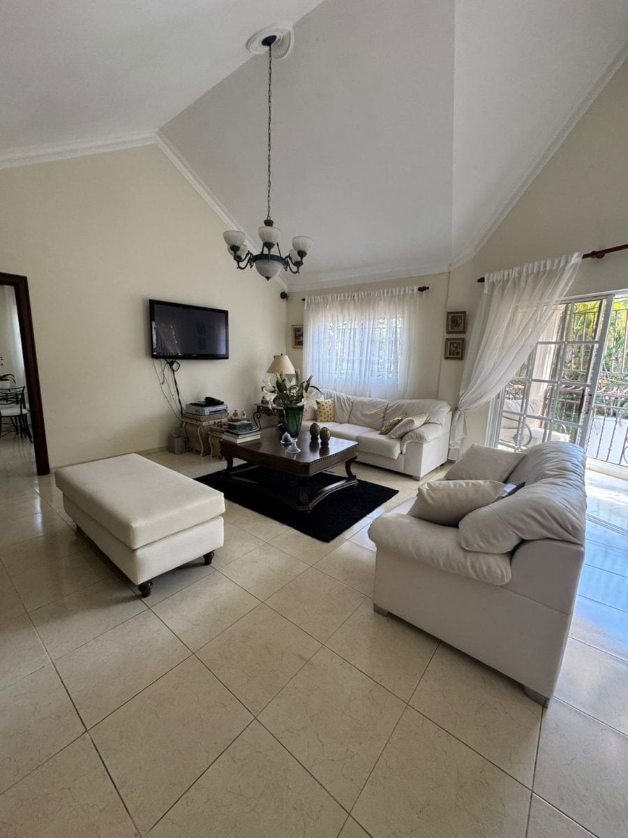 Casa en Altos de Arroyo Hondo II, Santo Domingo – foto 2