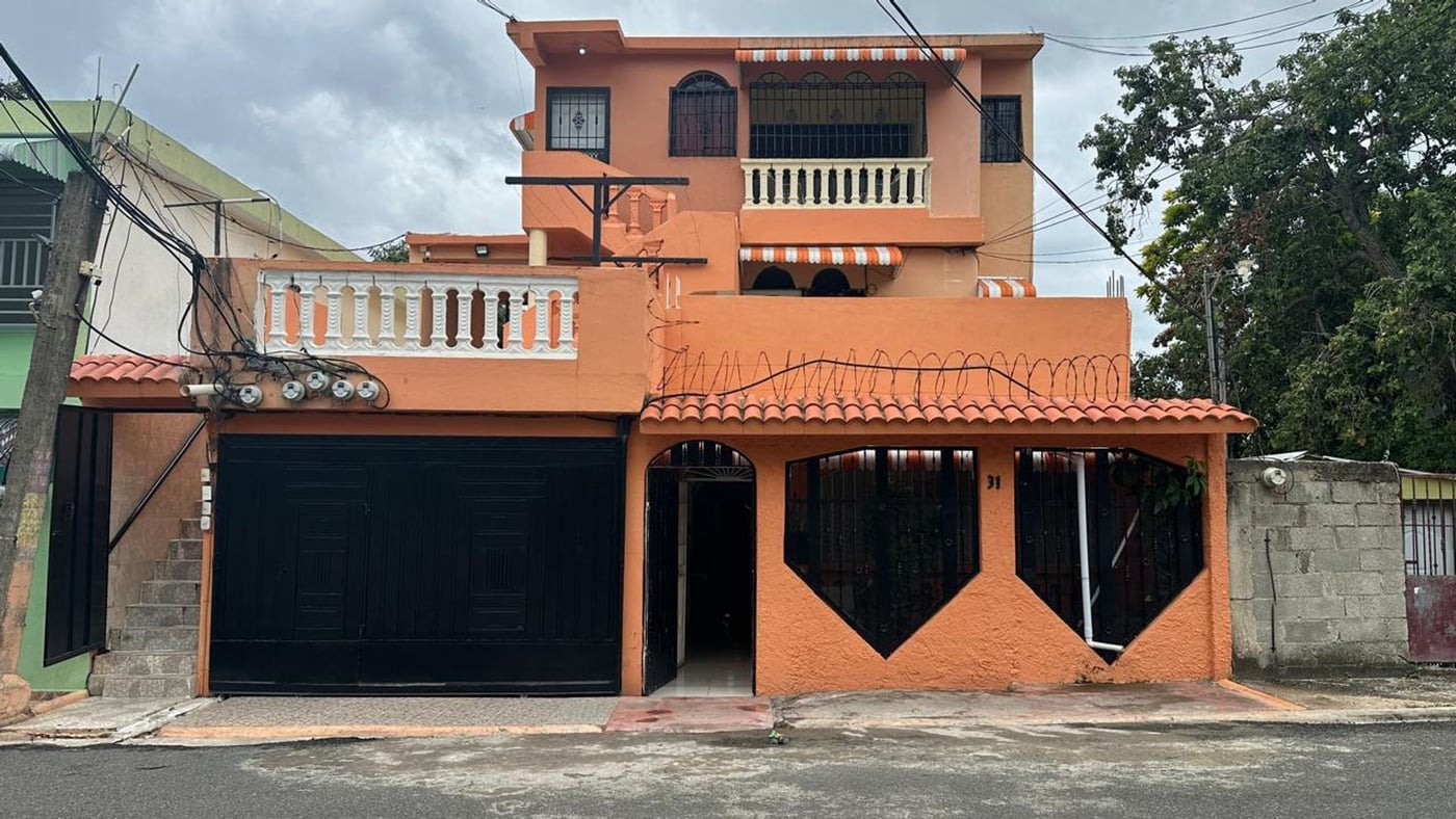 CASA EN VENTA 6 DORMITORIOS LOS TRINITARIOS II SAN – foto 1