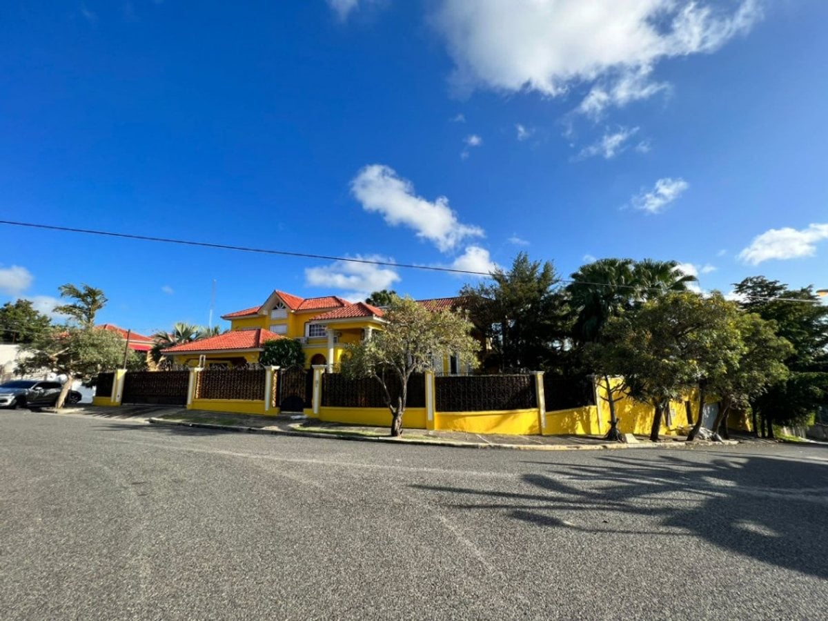 Casa En Cerros De Arroyo Hondo Iii, Santo Domingo – foto 1
