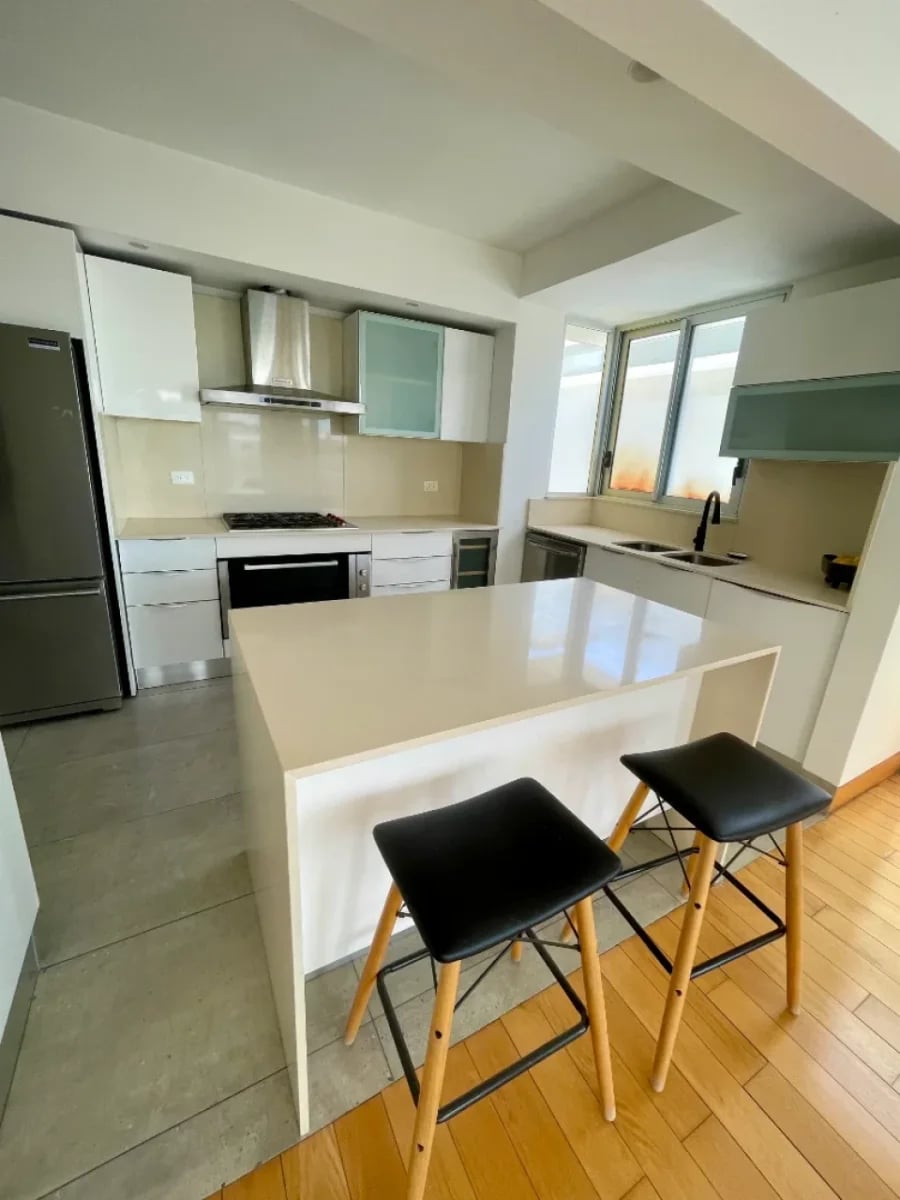 Penthouse amueblado en Evaristo Morales – foto 2