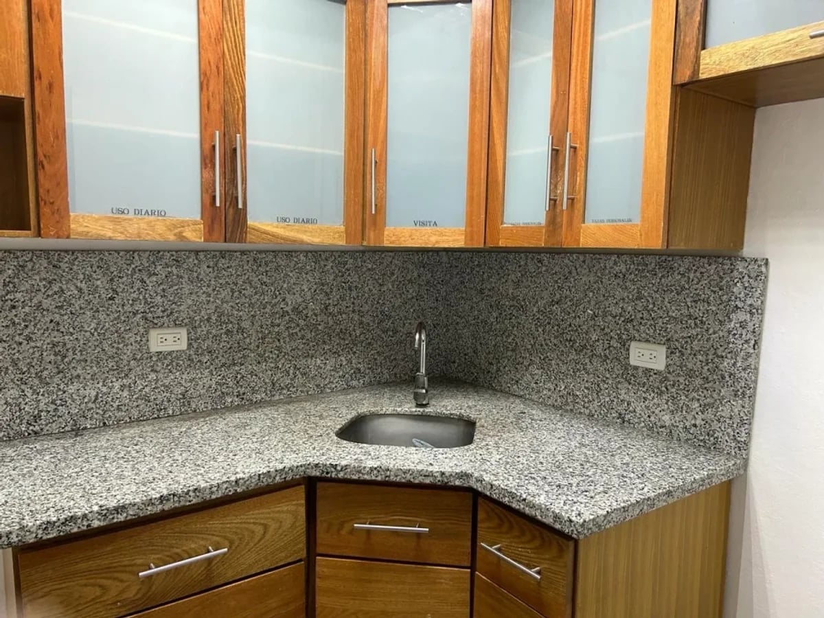Local de oficina en La Julia, Santo Domingo – foto 4