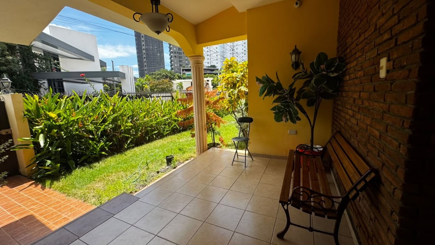 Casa de 3 dormitorios en venta Los Cacicazgos – foto 1