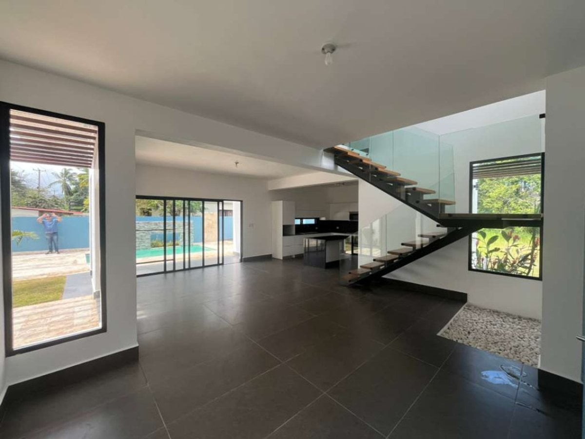 Impresionante Villa Moderna a 3 Minutos De La Playa – foto 2