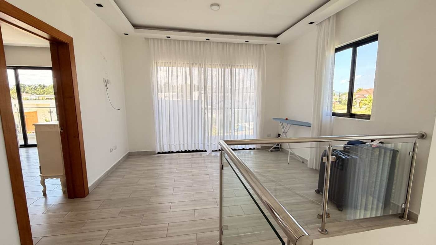 Casa de Dos Niveles con Piscina en Plantation. – foto 10
