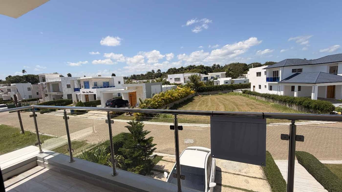 Casa de Dos Niveles con Piscina en Plantation. – foto 12