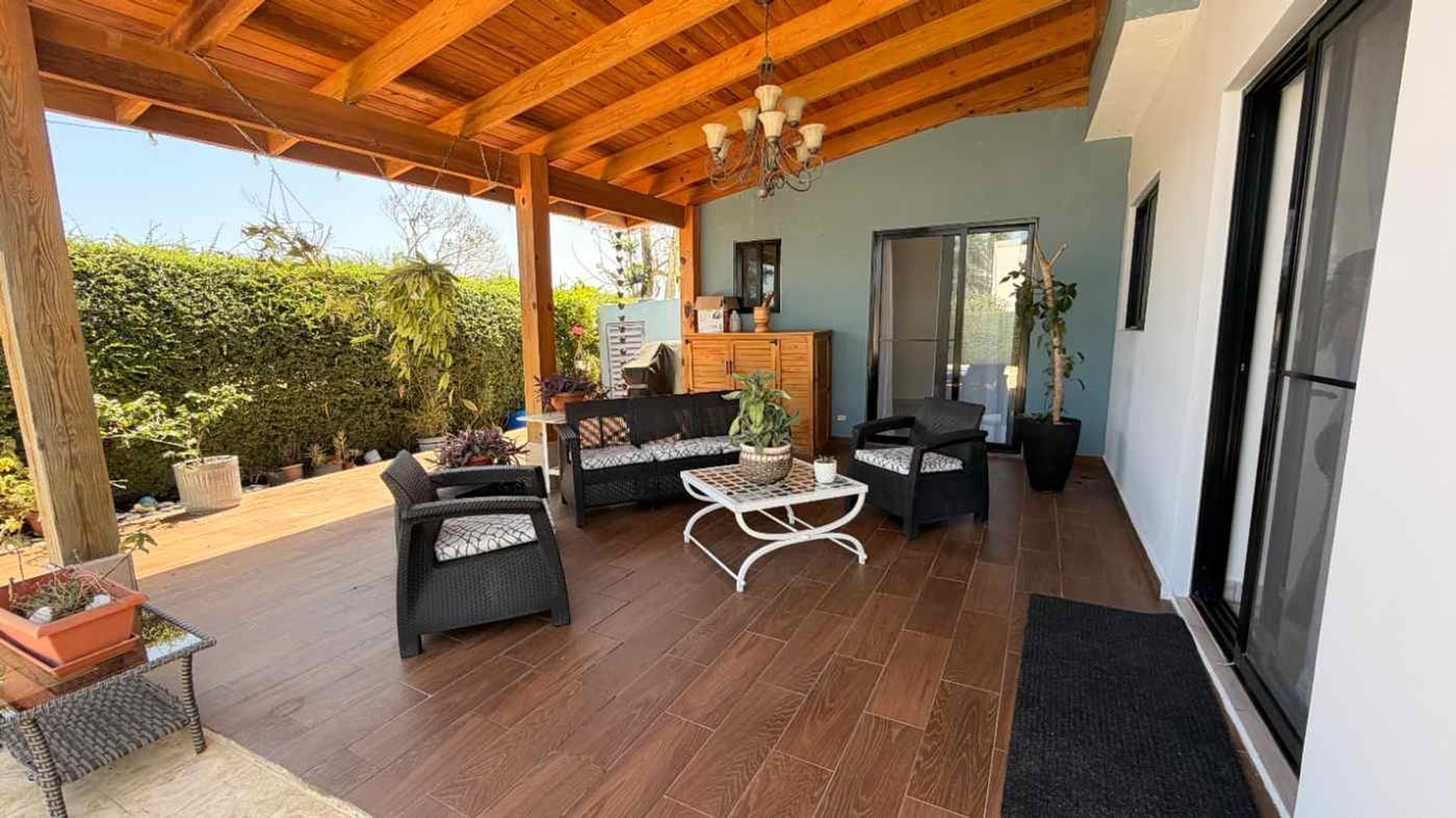 Casa de Dos Niveles con Piscina en Plantation. – foto 7