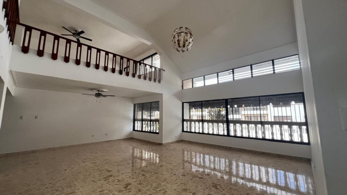 PH tradicional en alquiler frente Agora Mall – foto 6