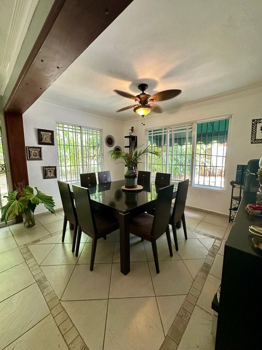 Casa de 2 Niveles con Amplio Patio Viejo Arroyo Hondo – foto 5