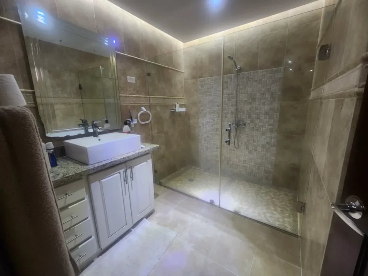 Casa en Santo Domingo Este, 3 hab y 3 pisos. – foto 10