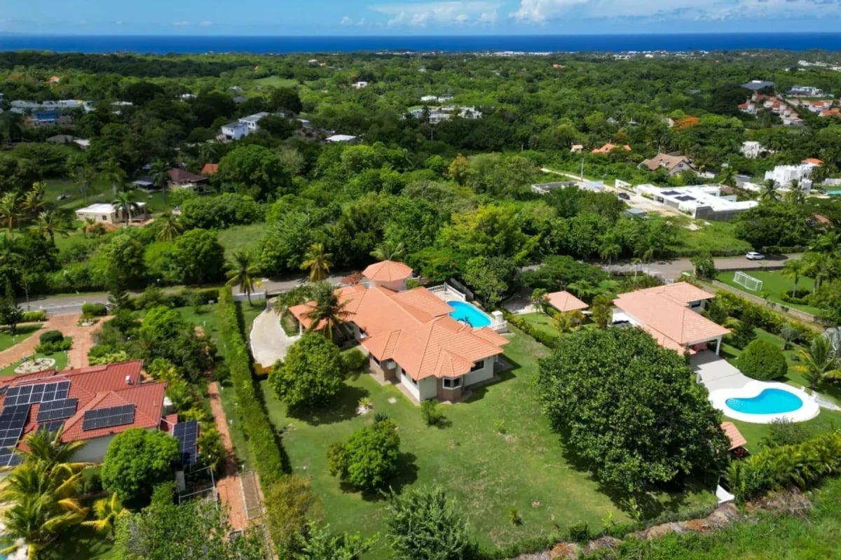 Elegante Villa Recién Renovada en Comunidad Cerrada Premium – foto 1