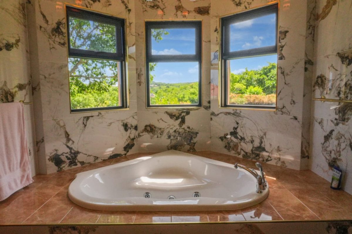 Elegante Villa Recién Renovada en Comunidad Cerrada Premium – foto 10