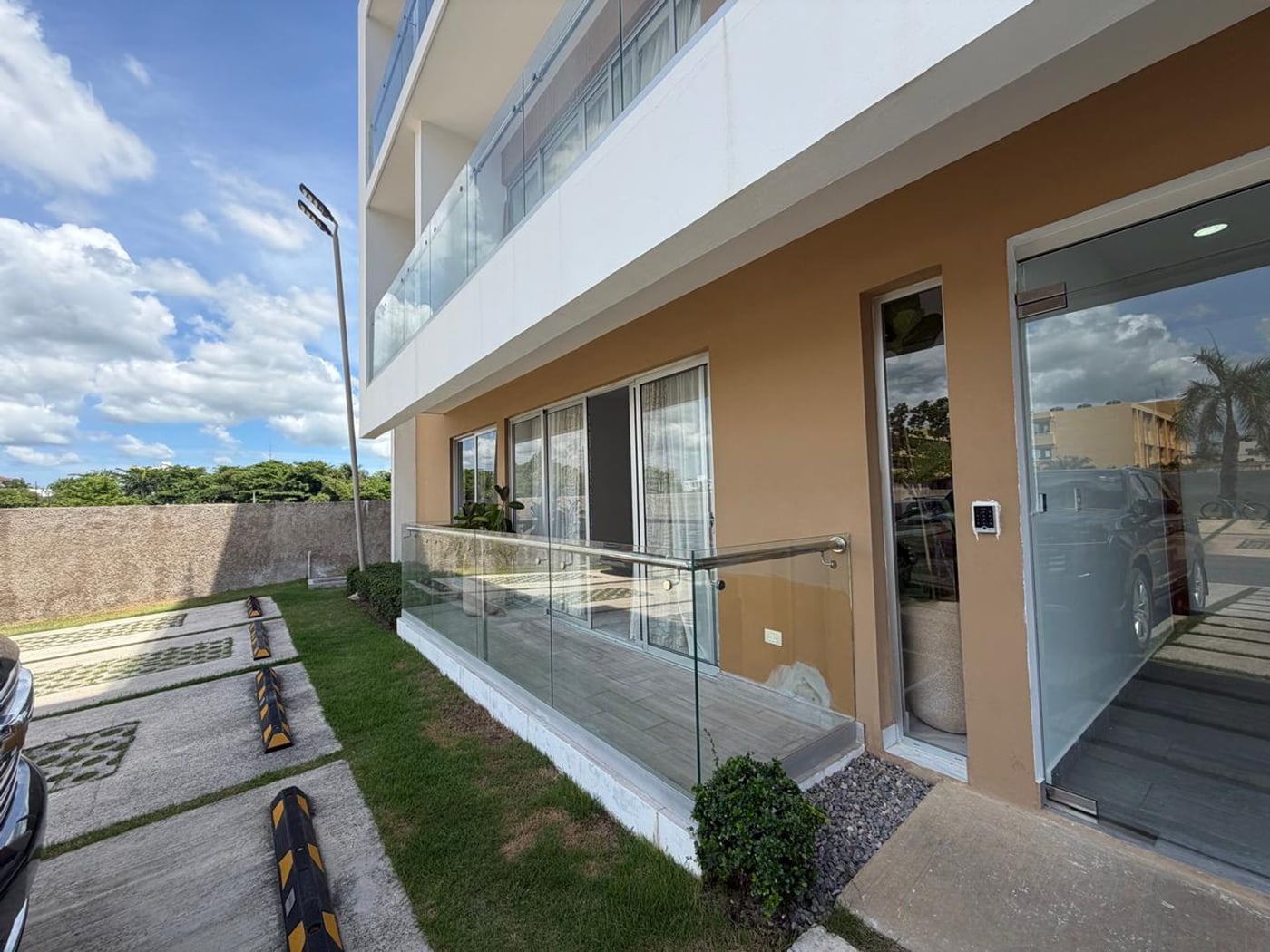 APARTAMENTO EN VENTA 3 DORMITORIOS HIGÜEY LA ALTAG – foto 1