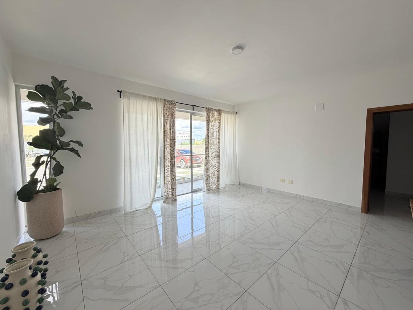 APARTAMENTO EN VENTA 3 DORMITORIOS HIGÜEY LA ALTAG – foto 2
