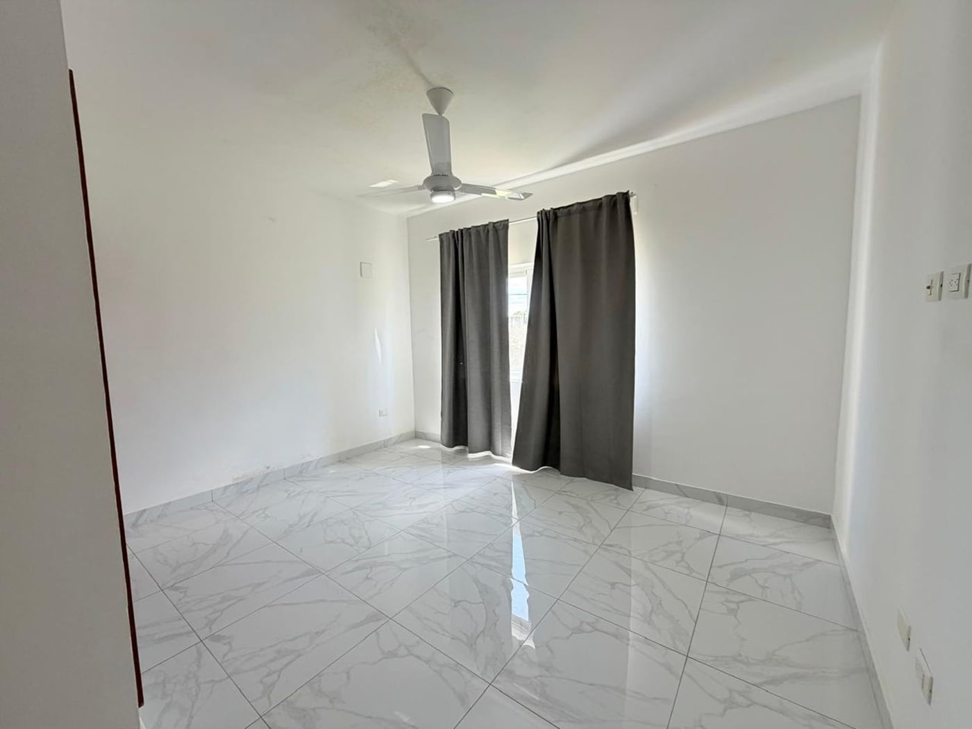 APARTAMENTO EN VENTA 3 DORMITORIOS HIGÜEY LA ALTAG – foto 5