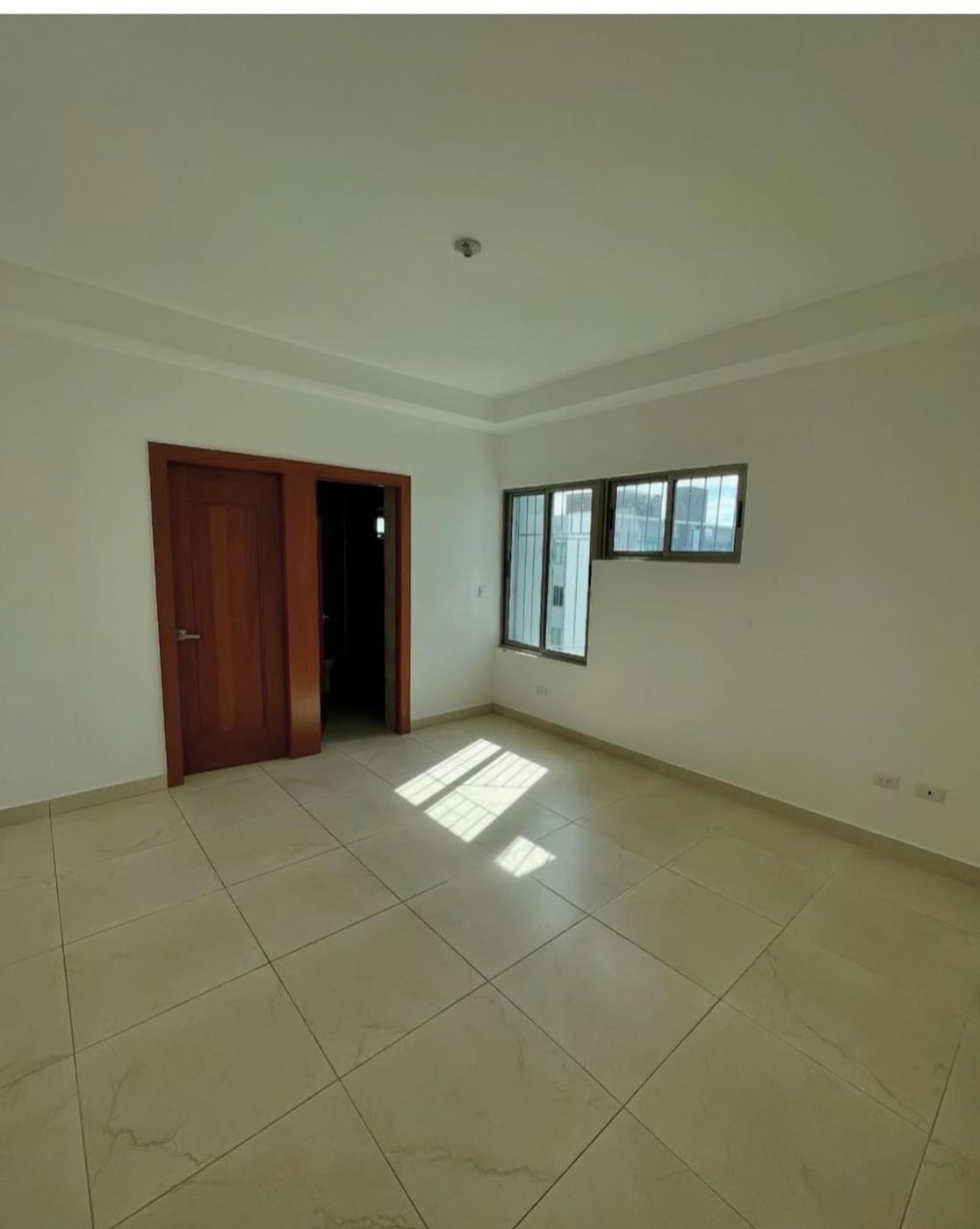APARTAMENTO EN JARDINES DEL ESTE – foto 3