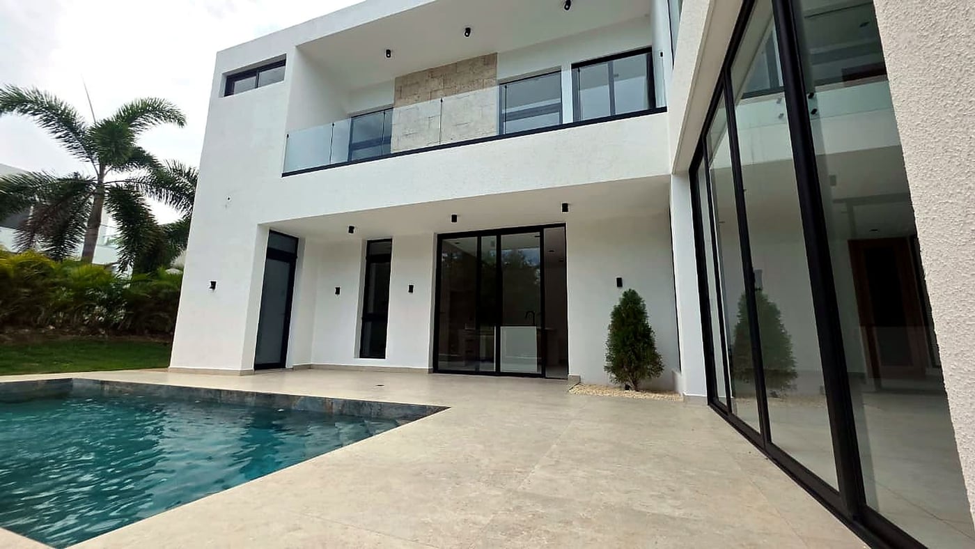 VILLA EN VENTA DE 4 HABITACIONES – foto 1