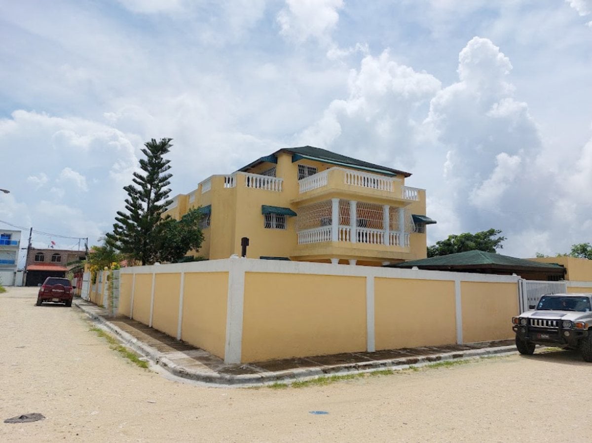 Edificio en Jardines De Boca Chica, Boca Chica – foto 1