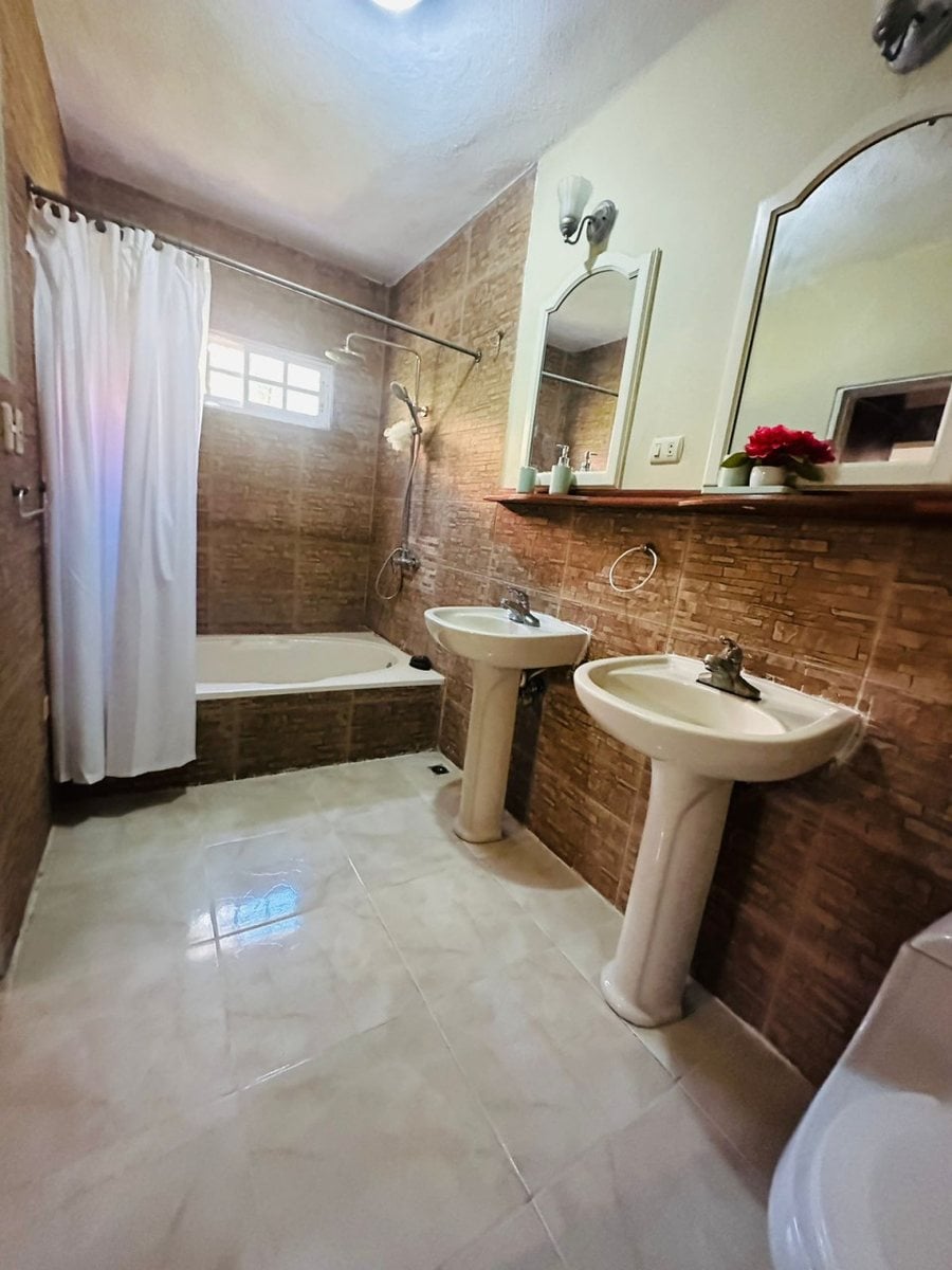 Hermosa villa de 2 niveles en Juan Dolio – foto 8