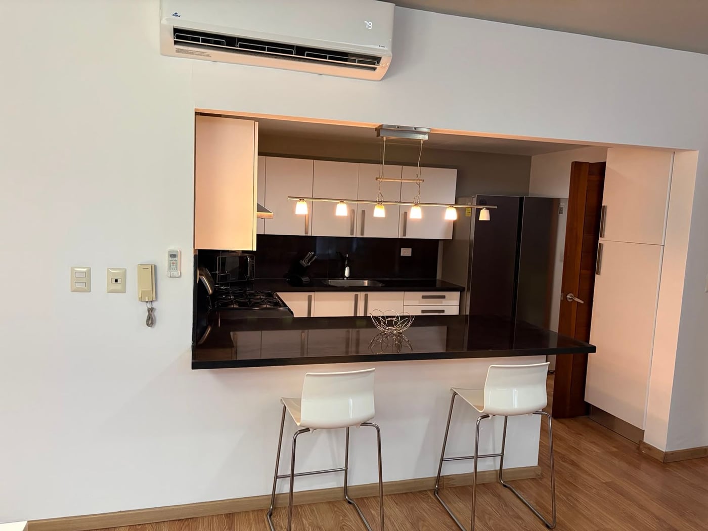 VENTA APTO 2H Y 2PARQUEOS EN EVARISTO MORALES – foto 4
