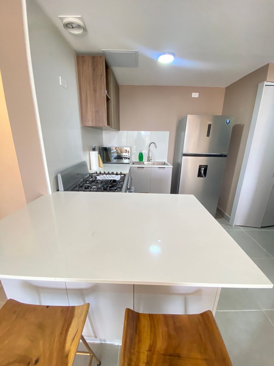 Gazcue Apto Alq Amueblado 2Hbs US$1,650 – foto 3