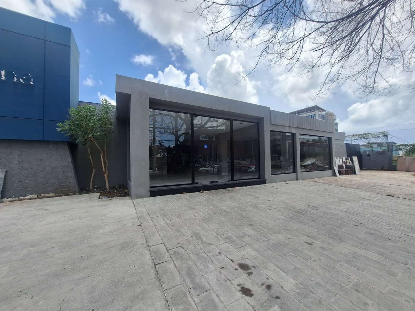 Local Comercial independiente en Nuñez de Caceres – foto 1