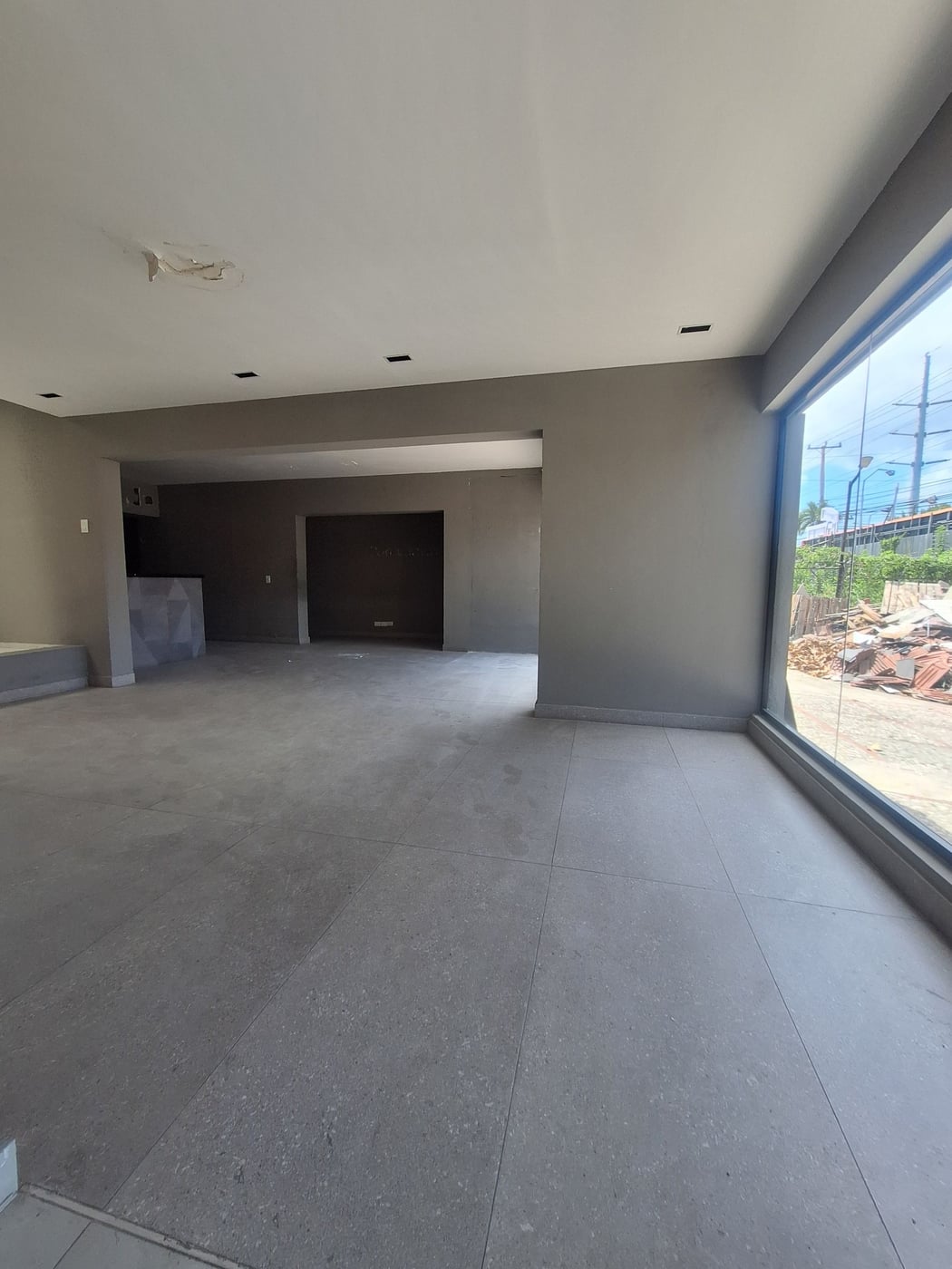 Local Comercial independiente en Nuñez de Caceres – foto 4