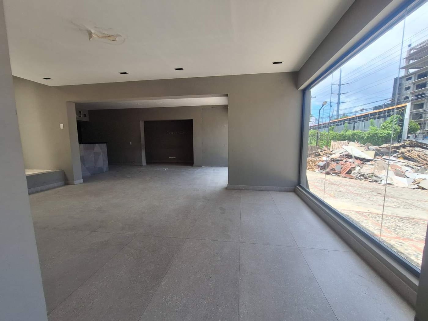 Local Comercial independiente en Nuñez de Caceres – foto 3