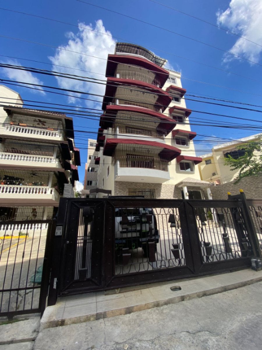 Edificio en venta en Colinas de Los Ríos, Santo Domingo de Guzmán – foto 1
