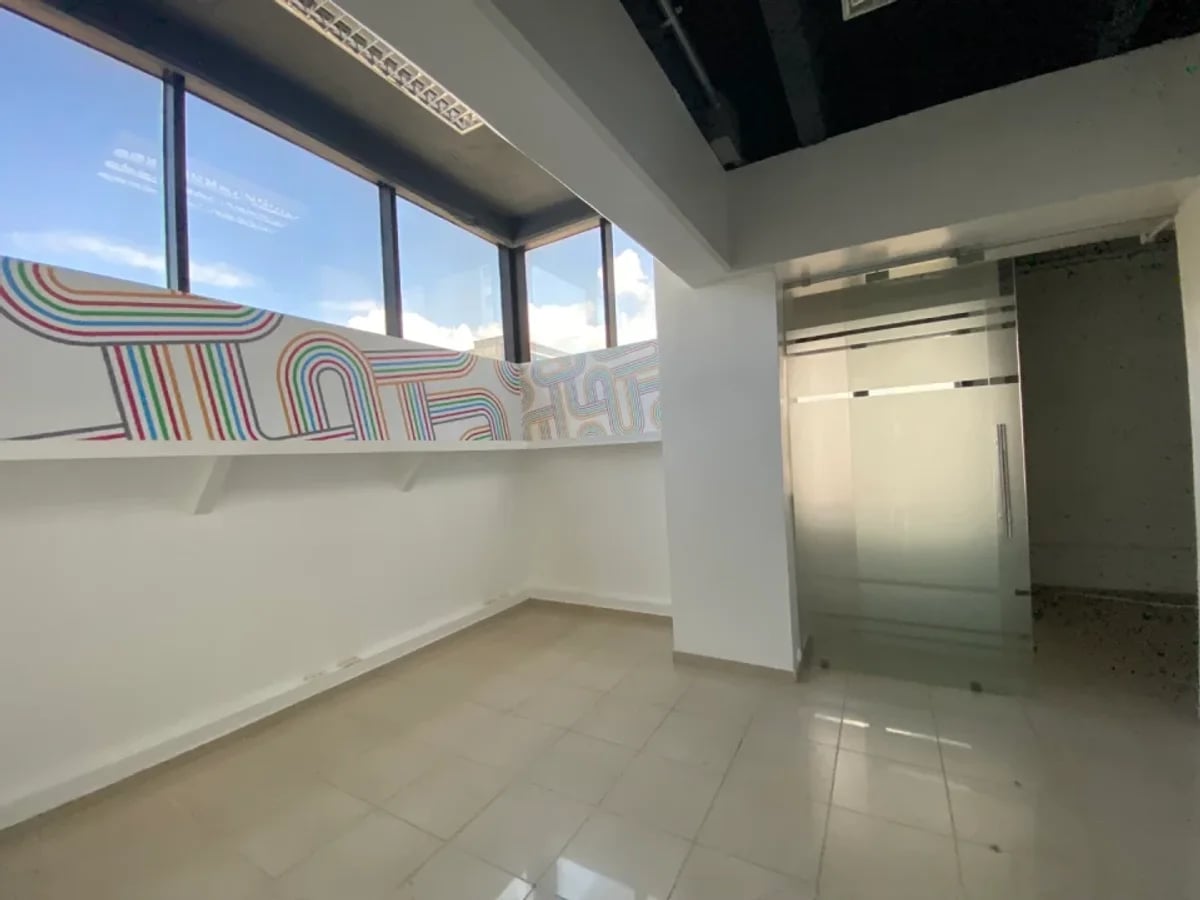 Oficina en Evaristo Morales, Santo Domingo – foto 6