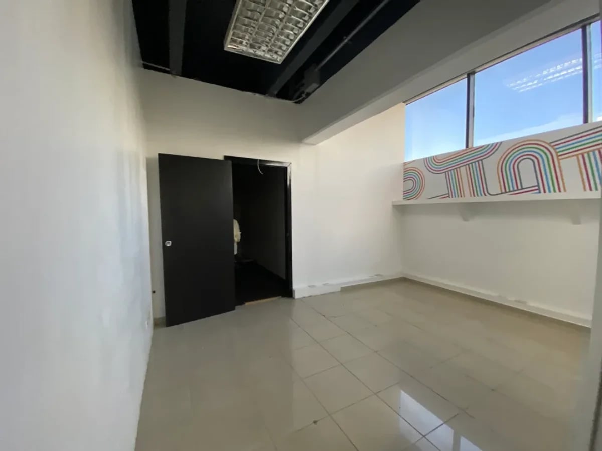 Oficina en Evaristo Morales, Santo Domingo – foto 8