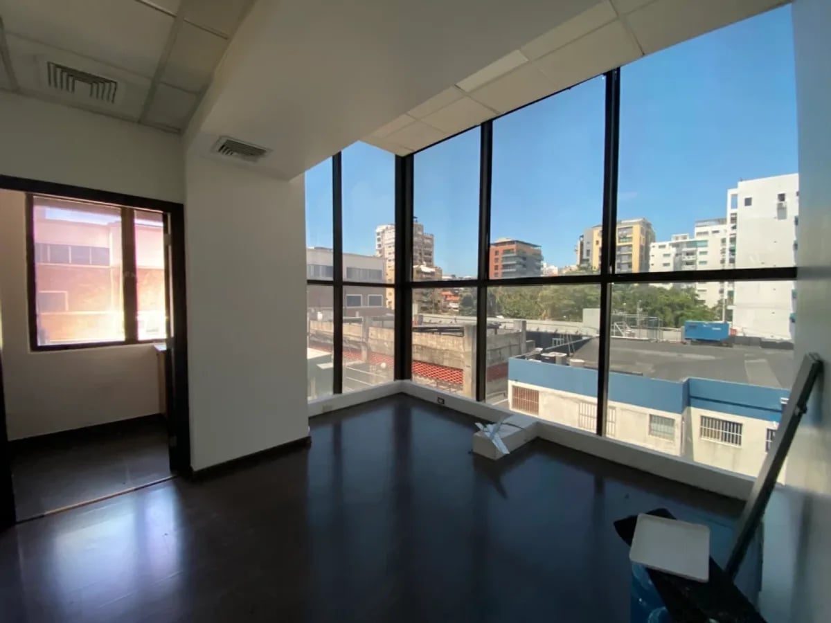 Oficina en Evaristo Morales, Santo Domingo – foto 1